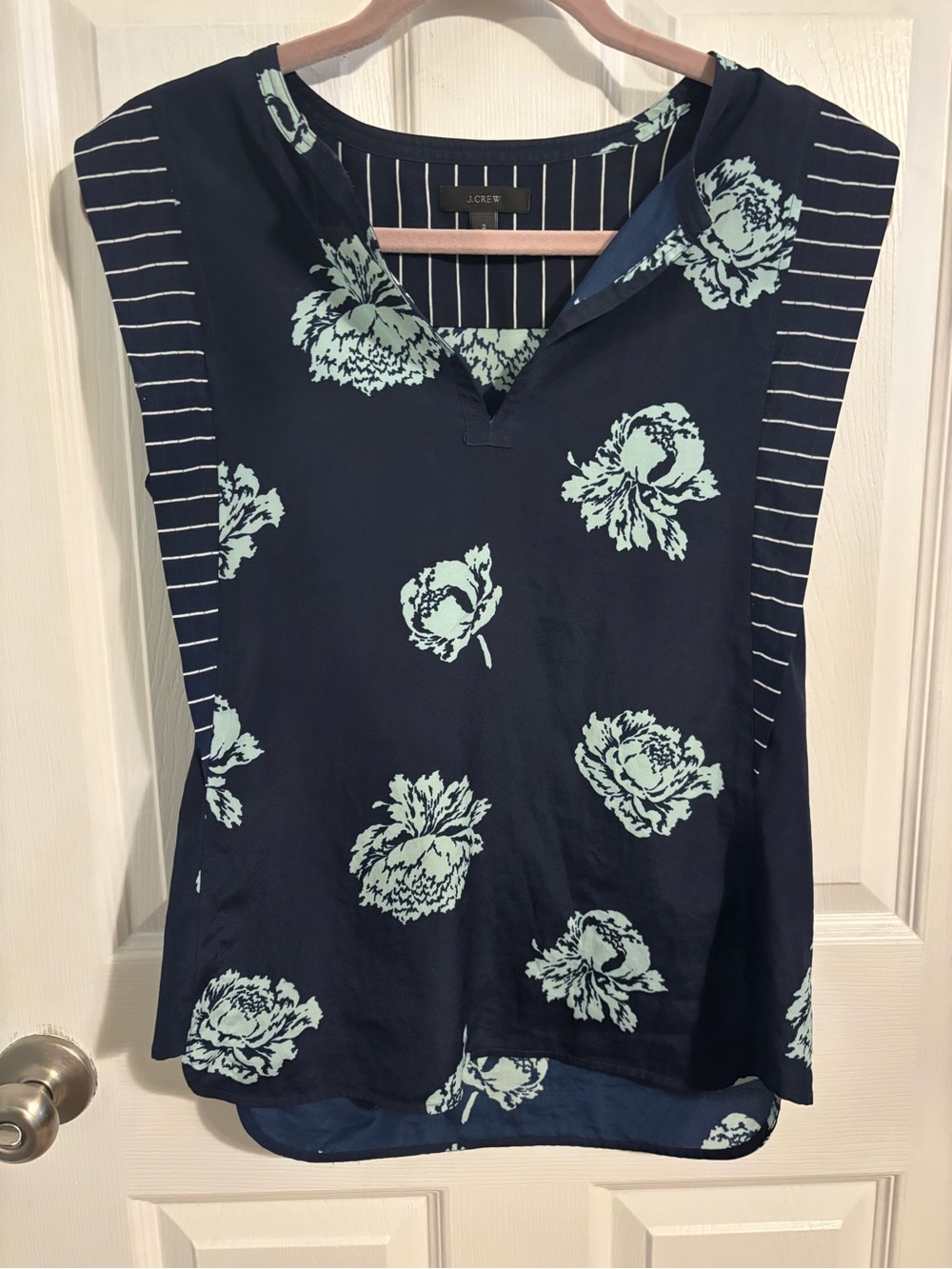 😍J. Crew Navy Floral Stripe Sleeveless Top Size 2/ Small
